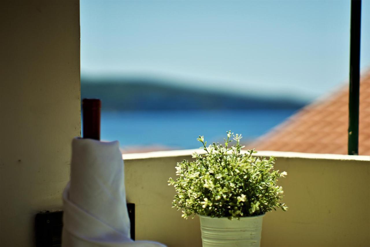 Bed And Breakfast Blue In Blue Komiža Esterno foto