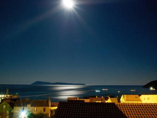 Bed And Breakfast Blue In Blue Komiža Esterno foto